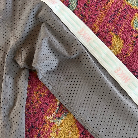 🔥Nike | Women's grey mesh cropped crewneck running top, pink/white accents sz XS - Picture 9 of 16